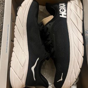 Hoka shoes in great condition 😍